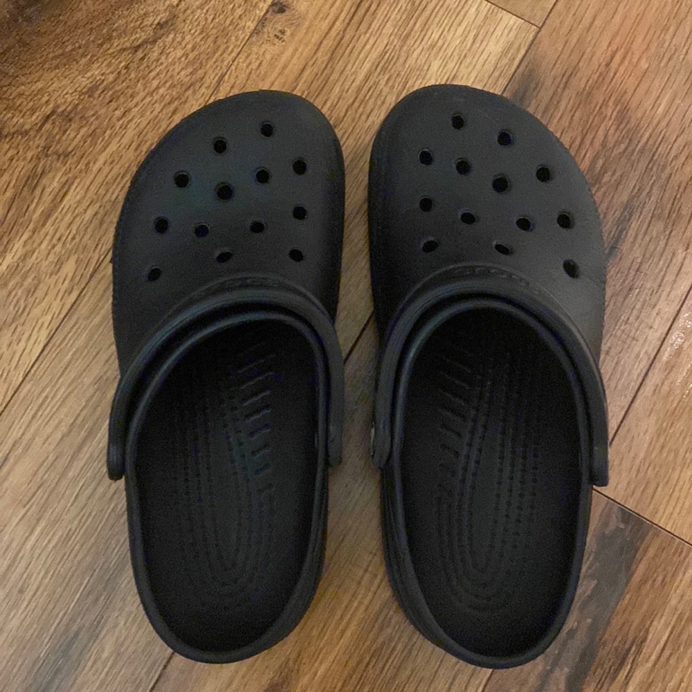 black crocs,m6, w8, j6